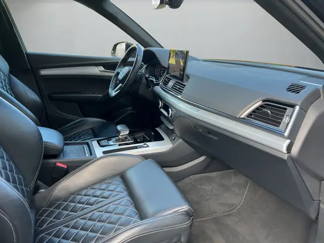 Audi Q5 view 13