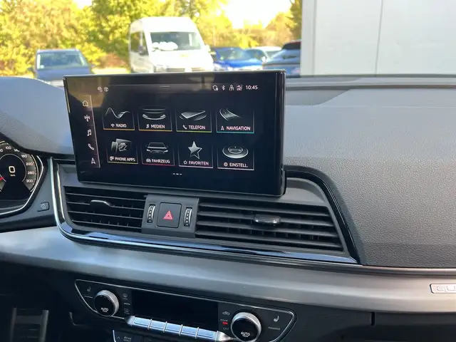 Audi Q5 view 11