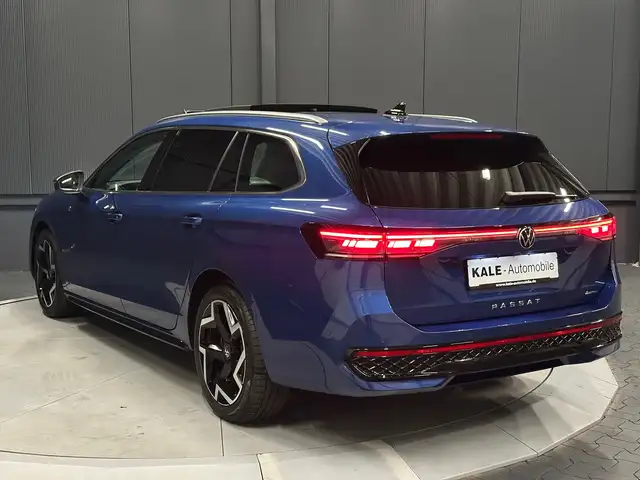 Volkswagen Passat view 3