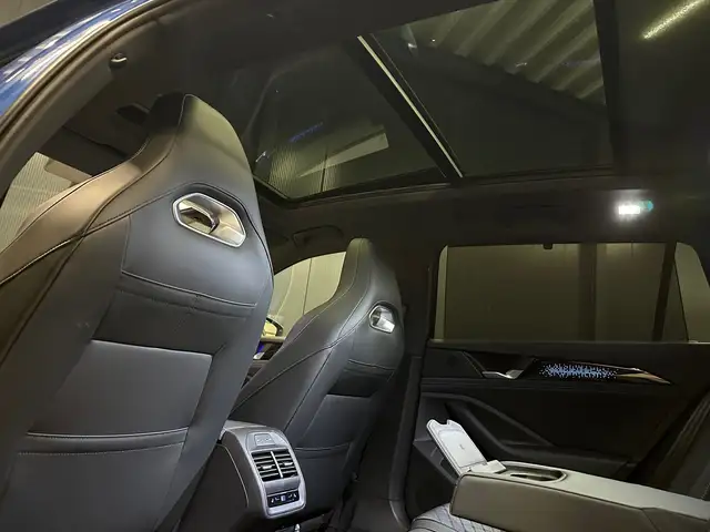 Volkswagen Passat view 10