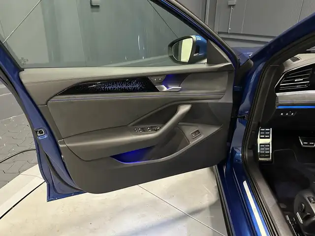 Volkswagen Passat view 14
