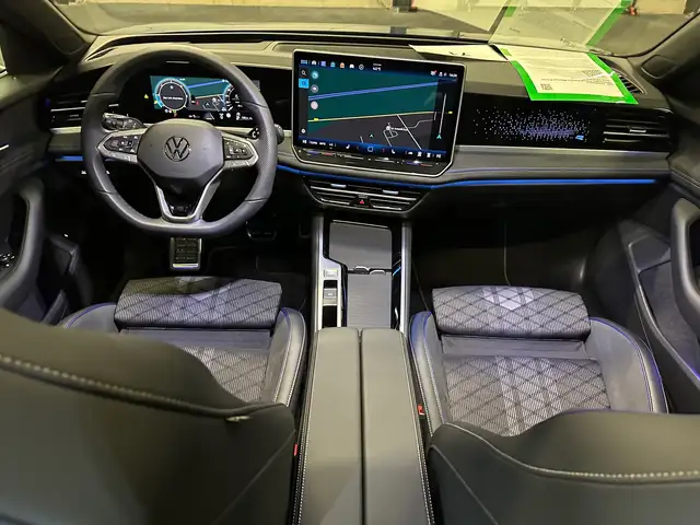 Volkswagen Passat view 13