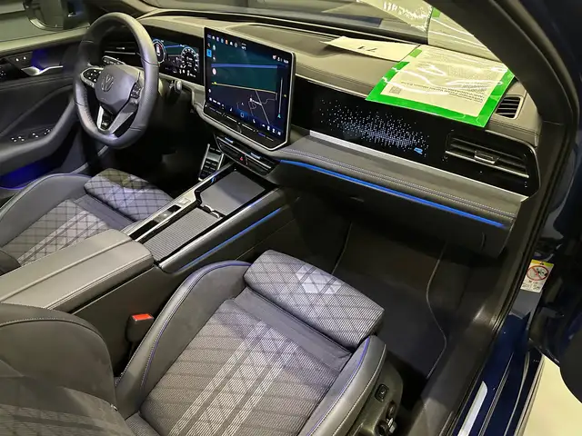Volkswagen Passat view 12