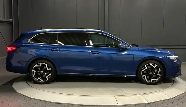 Volkswagen Passat view 6