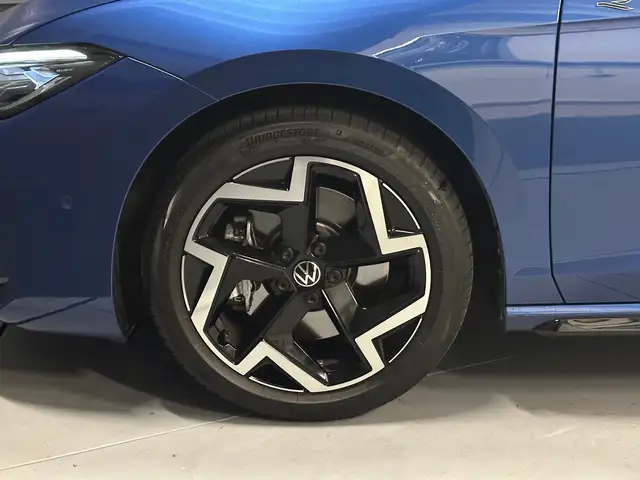 Volkswagen Passat view 9