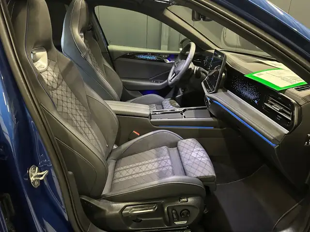 Volkswagen Passat view 11