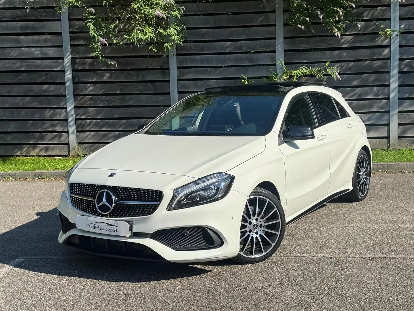 Mercedes-Benz A 250 Classe A 250 7G-DCT WhiteArt Edition Blanc - 1