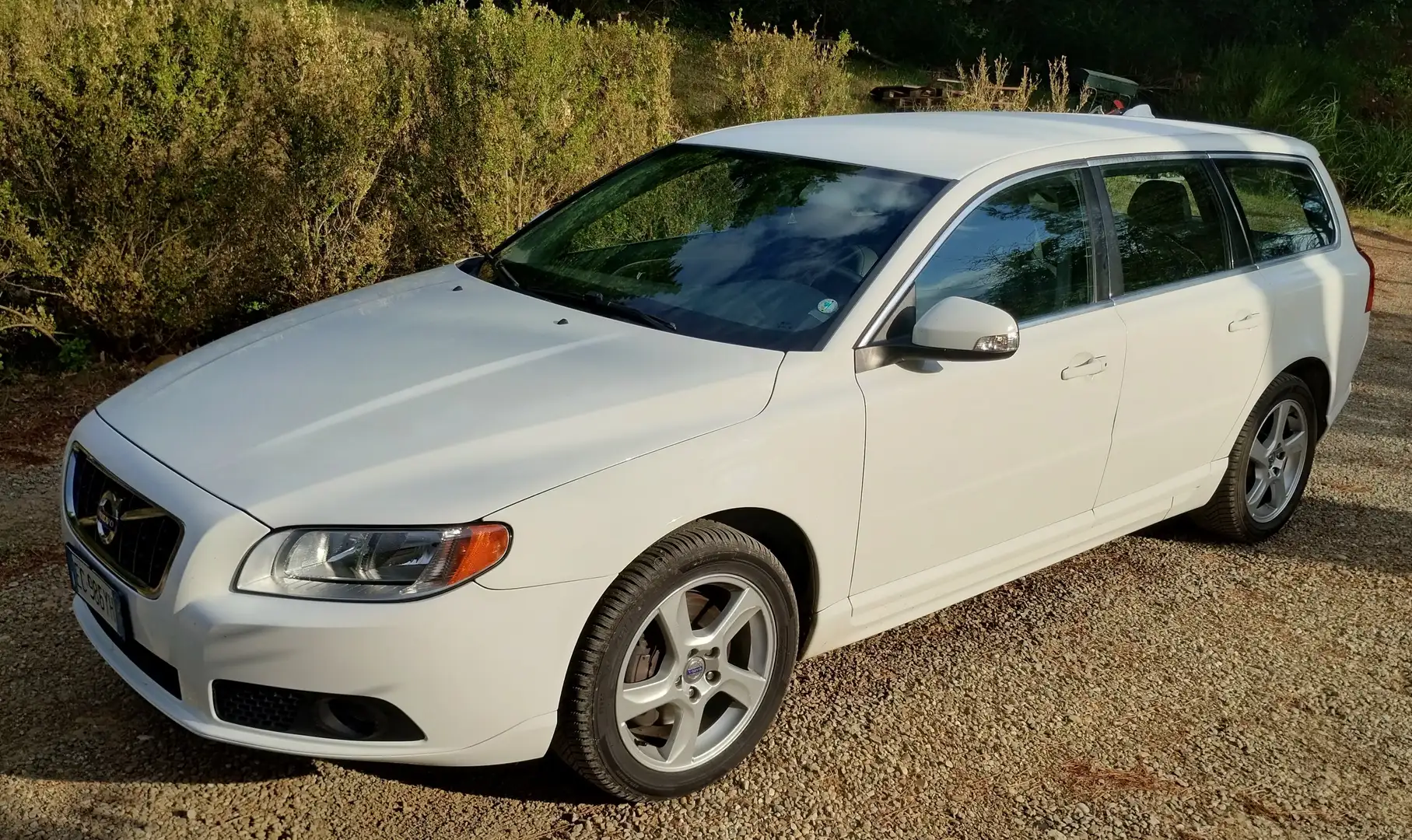 Volvo V70 V70 III 20072.0 d3 Momentum E5 Bianco - 1