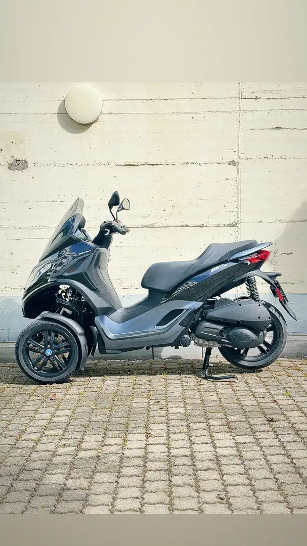Piaggio MP3 300 HPE Schwarz - 1