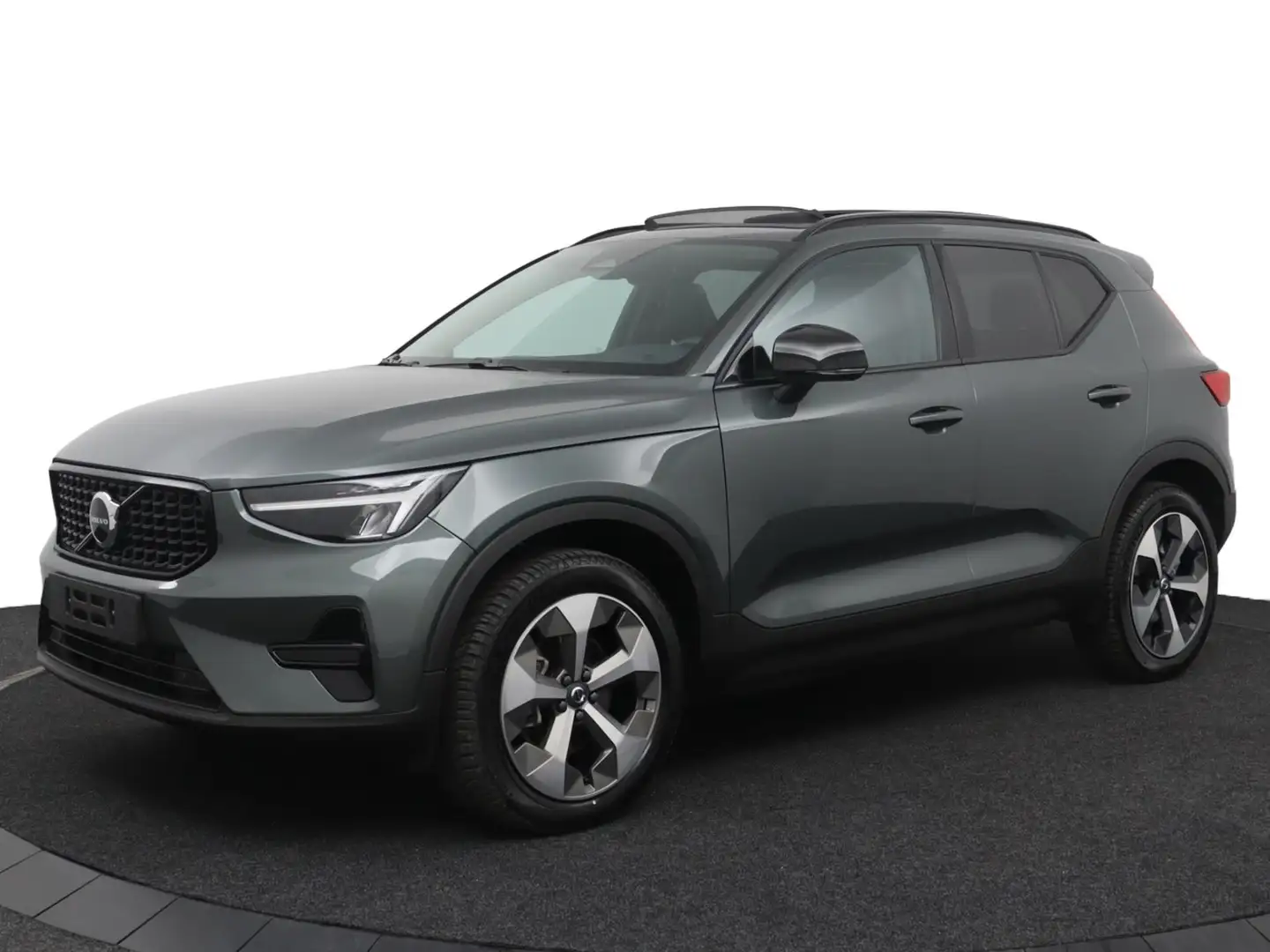 Volvo XC40 2.0 B3 Plus Dark|Panorama|PILOT|H&K| Groen - 1