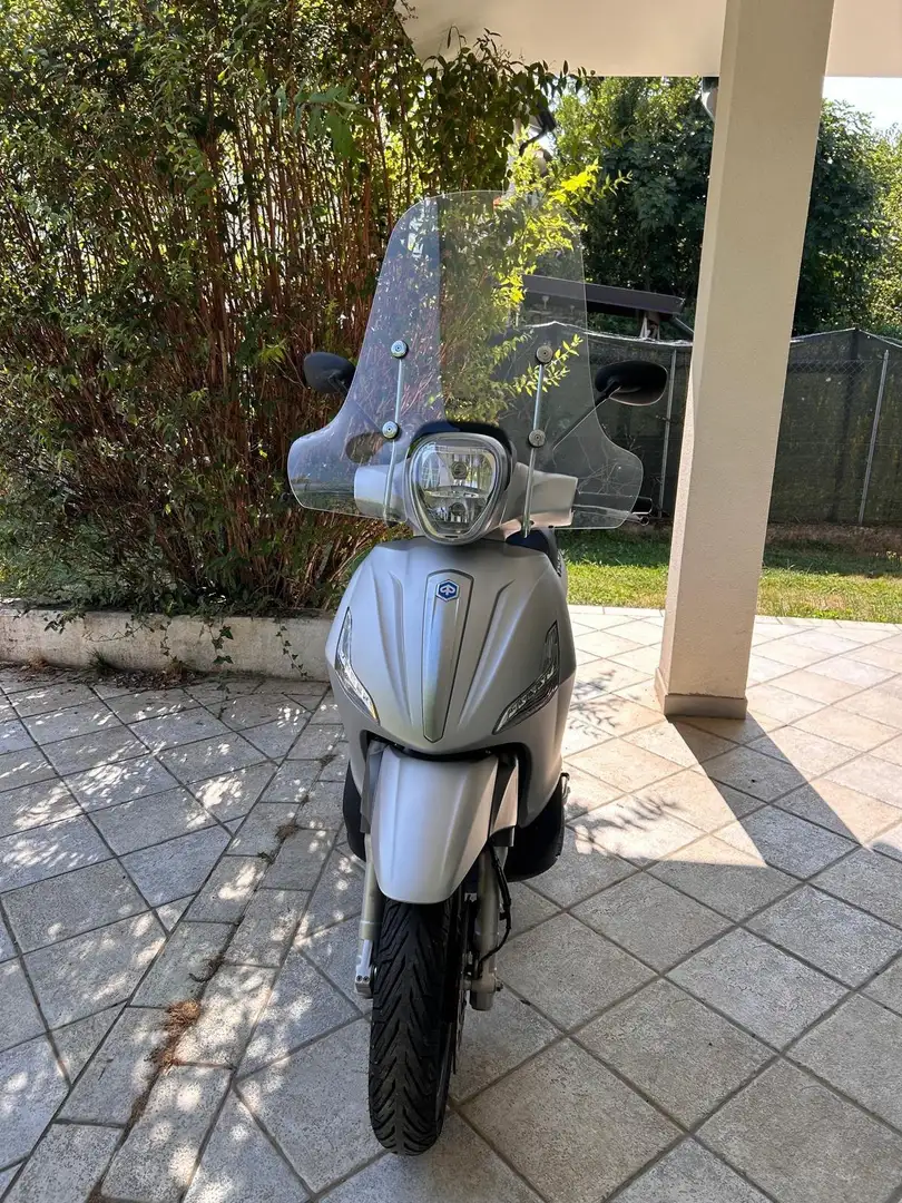 Piaggio Beverly 300 benzina 278cc s Šedá - 2