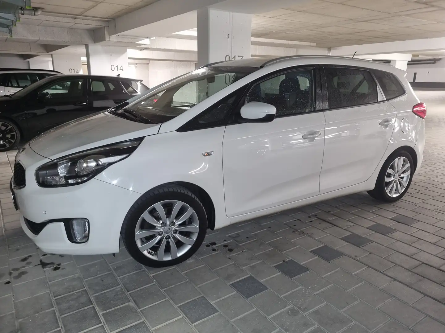 Kia Carens Carens 1.7 CRDi 136 Dream Team Edition Wit - 2
