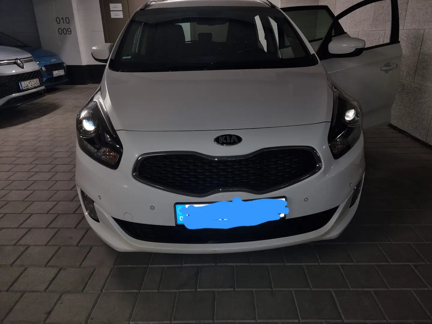 Kia Carens Carens 1.7 CRDi 136 Dream Team Edition Wit - 1