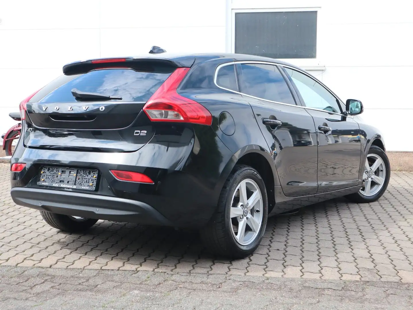 Volvo V40 D2 Momentum Чорний - 2
