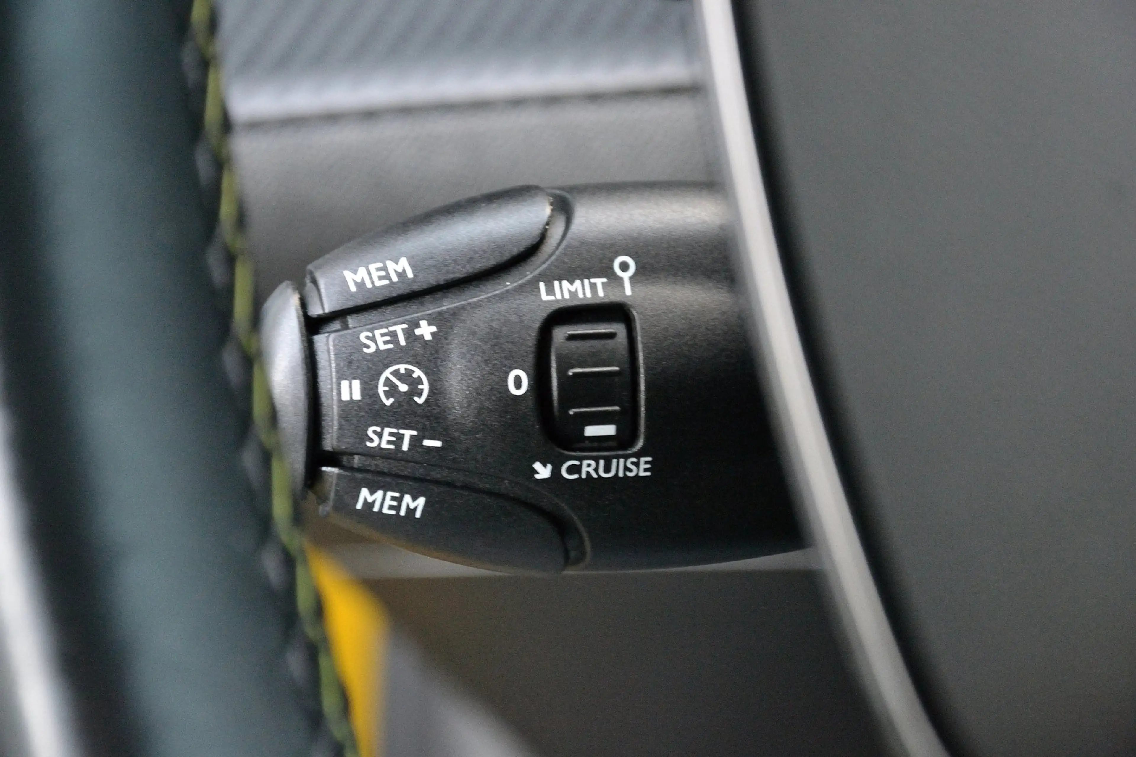 Peugeot e-208 GT 50kWh | Stoelverwarming | Achteruitrijcamera | — photo 5