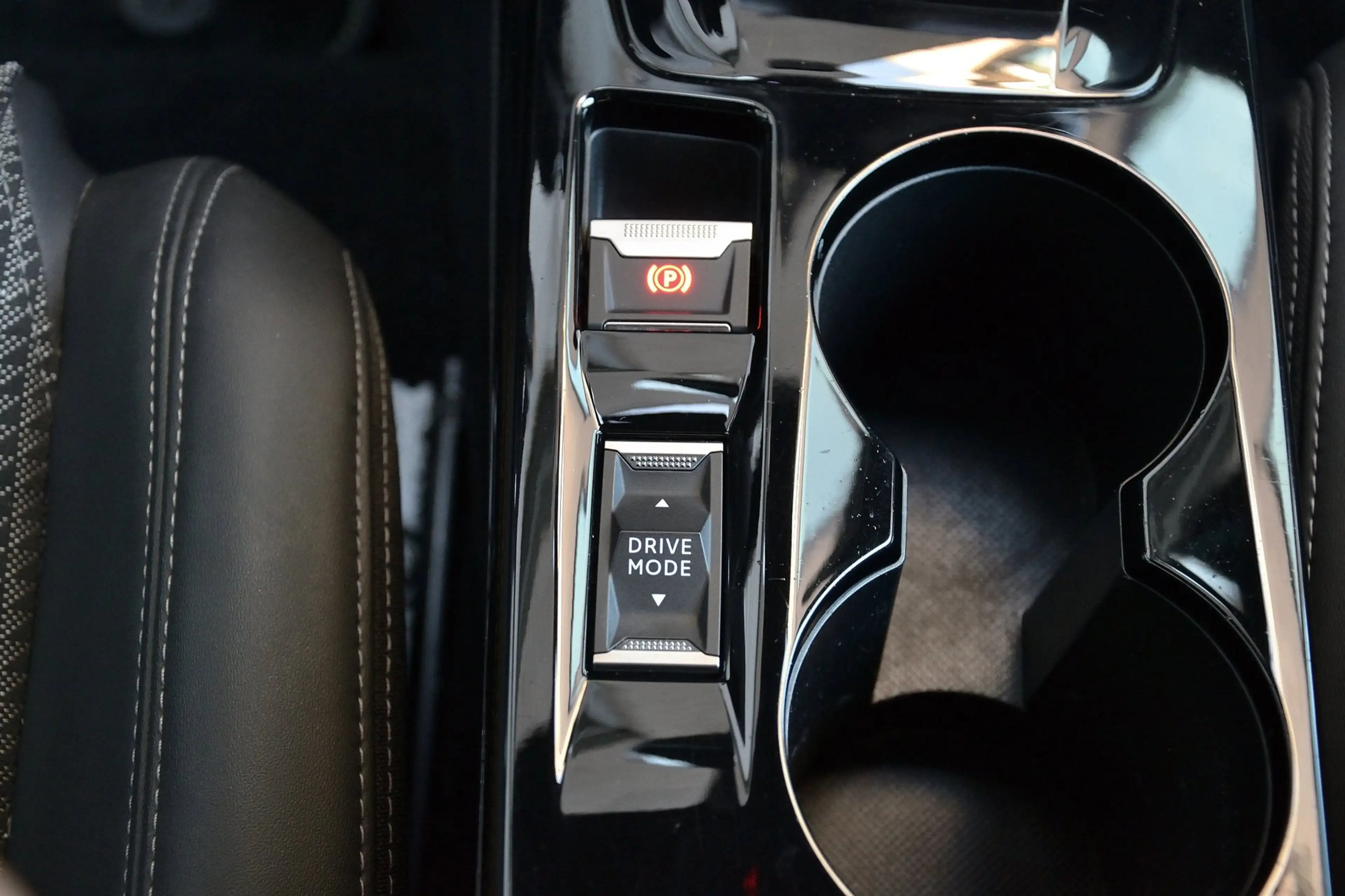 Peugeot e-208 GT 50kWh | Stoelverwarming | Achteruitrijcamera | — photo 25