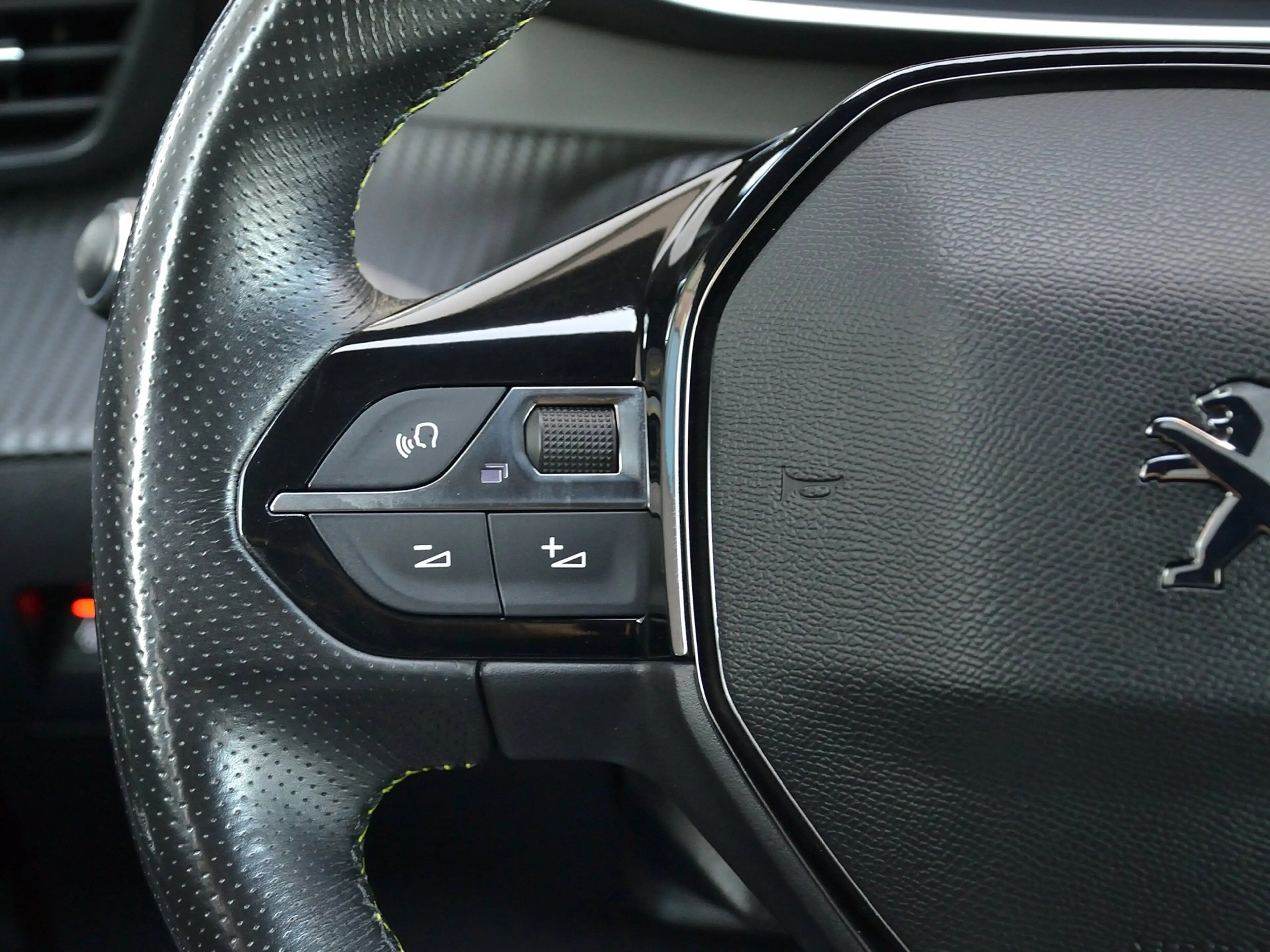 Peugeot e-208 GT 50kWh | Stoelverwarming | Achteruitrijcamera | — photo 2