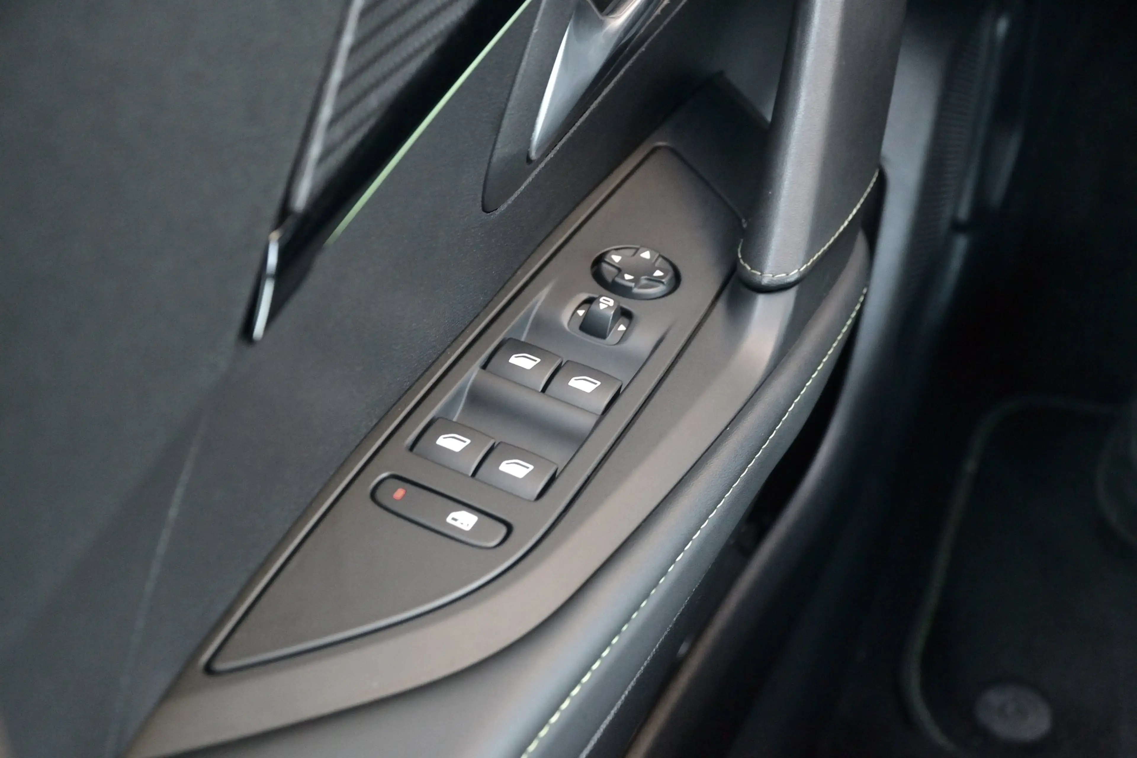 Peugeot e-208 GT 50kWh | Stoelverwarming | Achteruitrijcamera | — photo 24