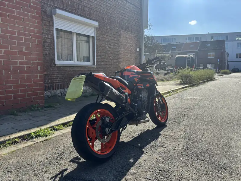 KTM 890 Duke - foto 2