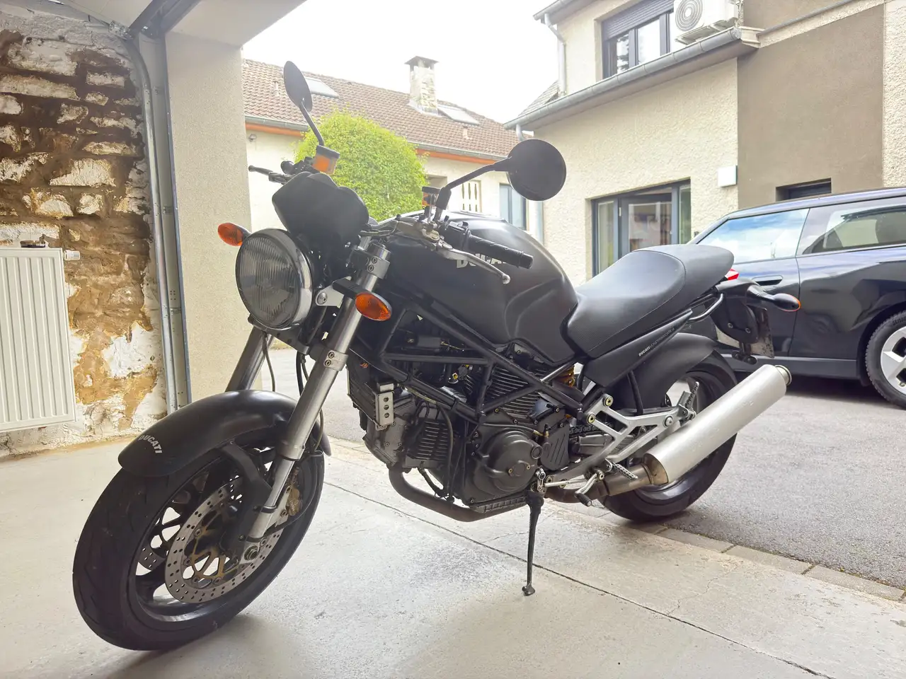 Ducati Monster 900