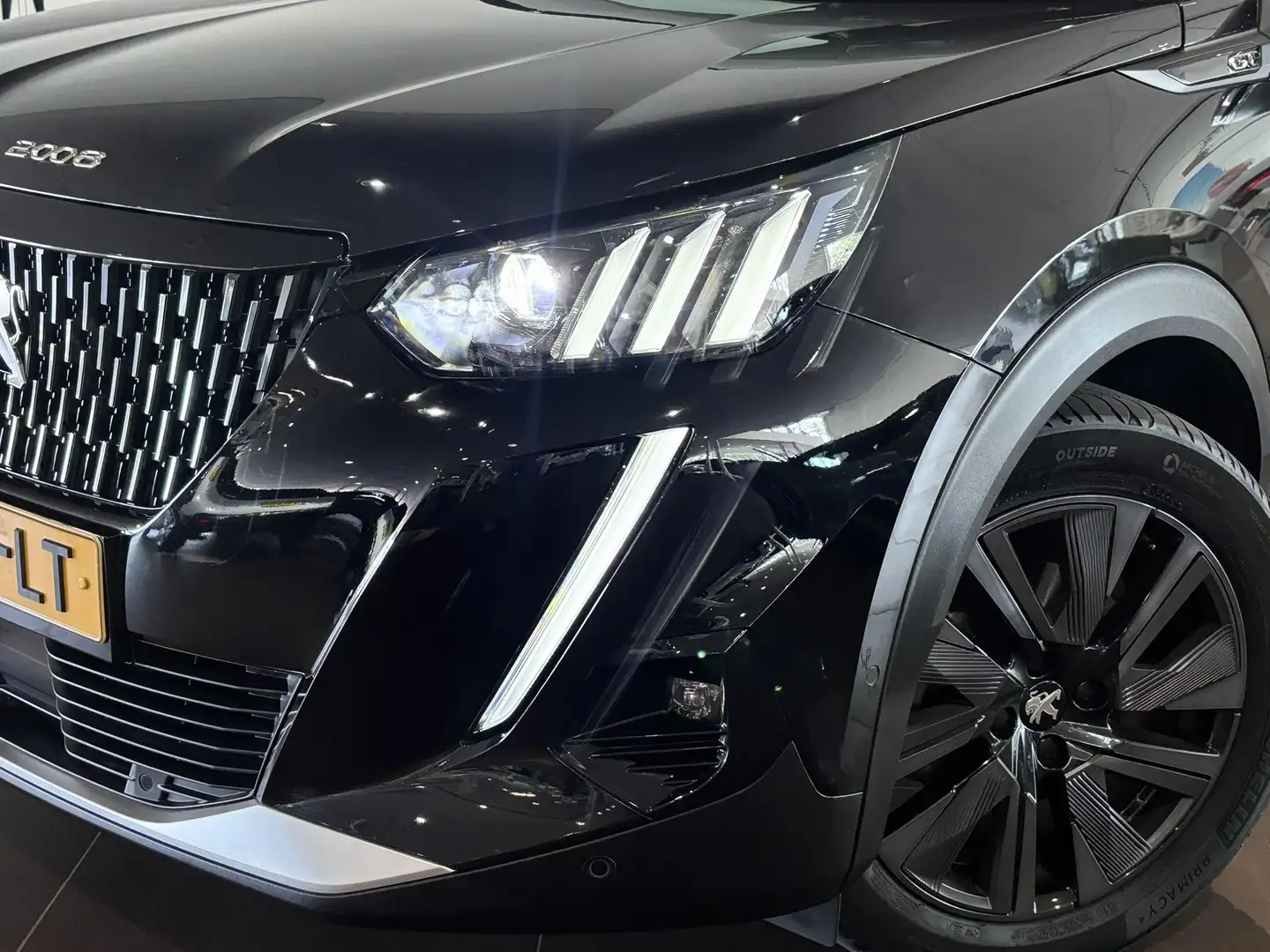 Peugeot 2008 GT 1.2 Turbo 155pk EAT8 | SCHUIF/KANTELDAK | FOCAL Zwart - 2