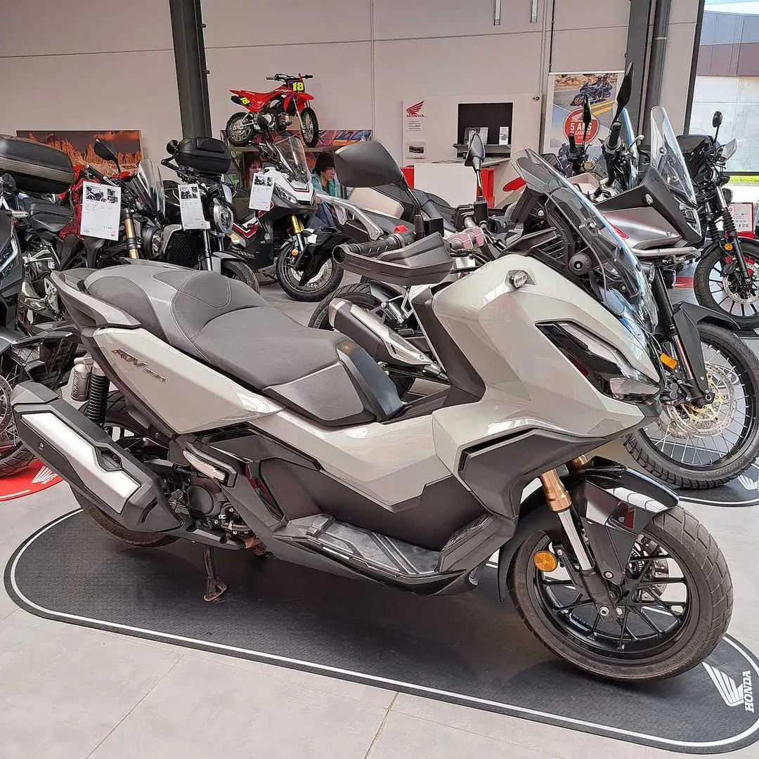 Honda ADV 350 Gris - 1