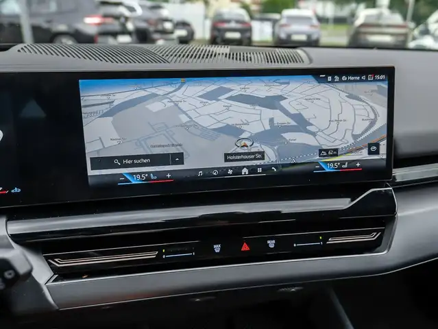 BMW 5 Series view 12