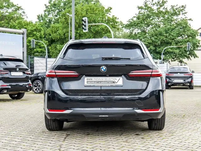 BMW 5 Series view 11