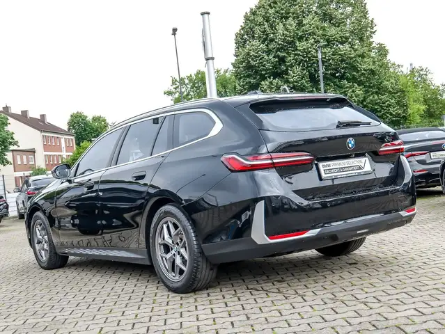 BMW 5 Series view 7