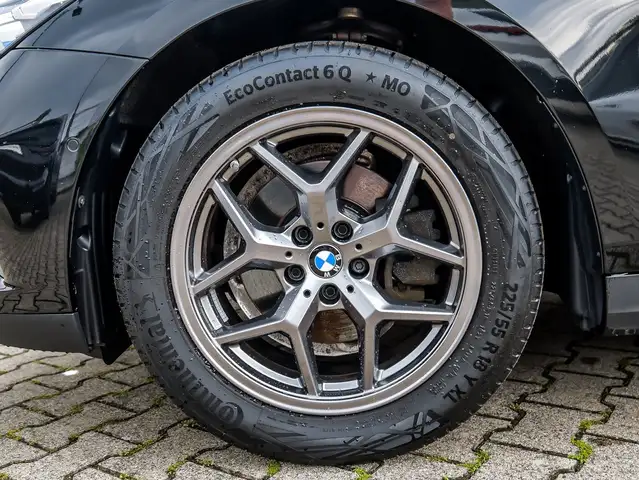 BMW 5 Series view 4