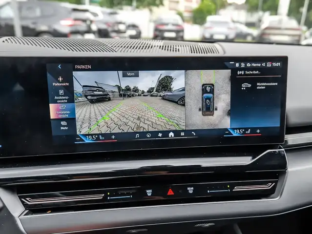 BMW 5 Series view 14
