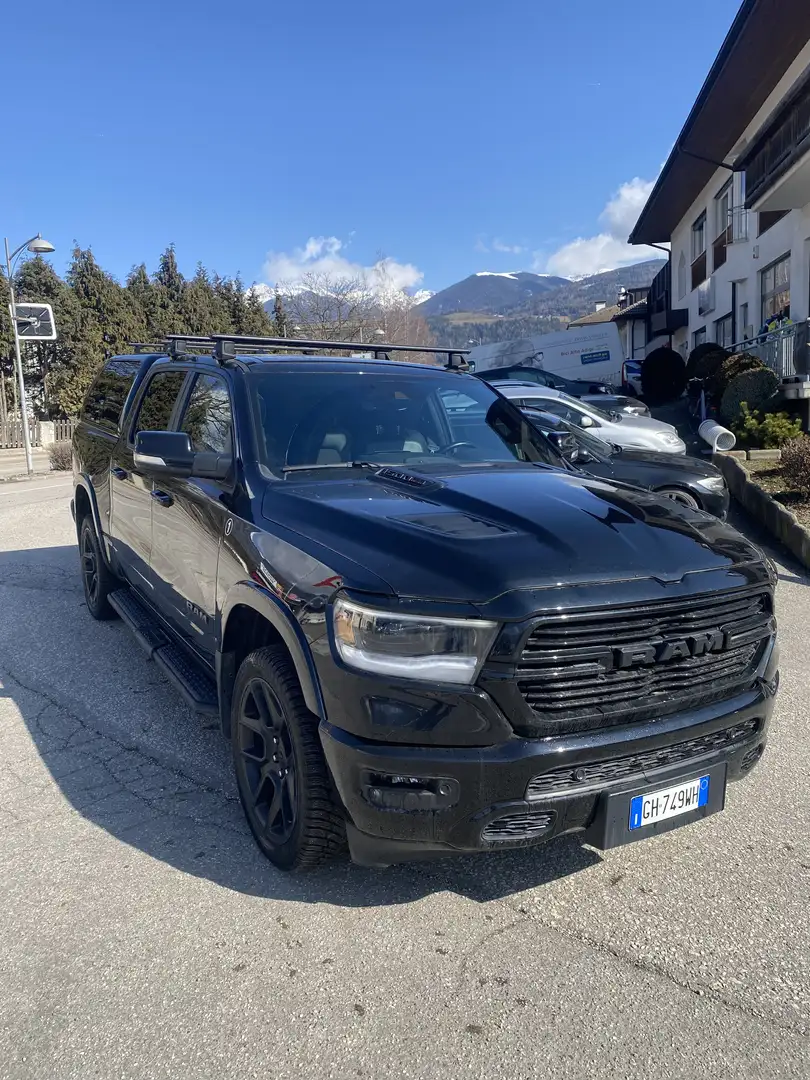 Dodge RAM Ram 1500 3.0 V6 Crew Cab Laramie Night 264cv at8 Schwarz - 2