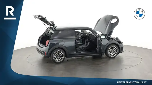 Mini Hatch view 12