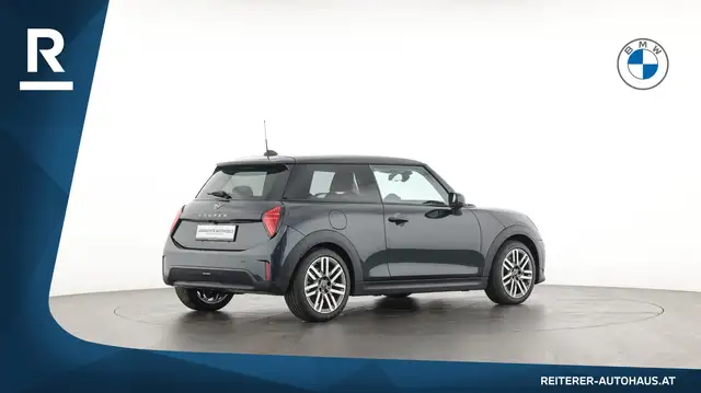 Mini Hatch view 6
