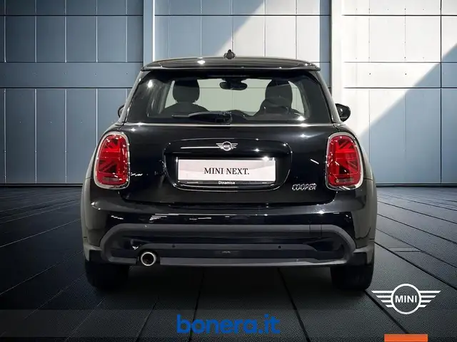 Mini Hatch view 7