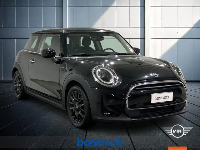 Mini Hatch view 4