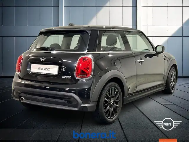 Mini Hatch view 6