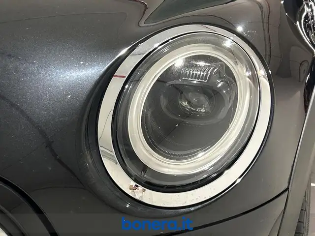 Mini Hatch view 10