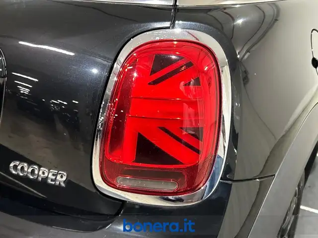 Mini Hatch view 11