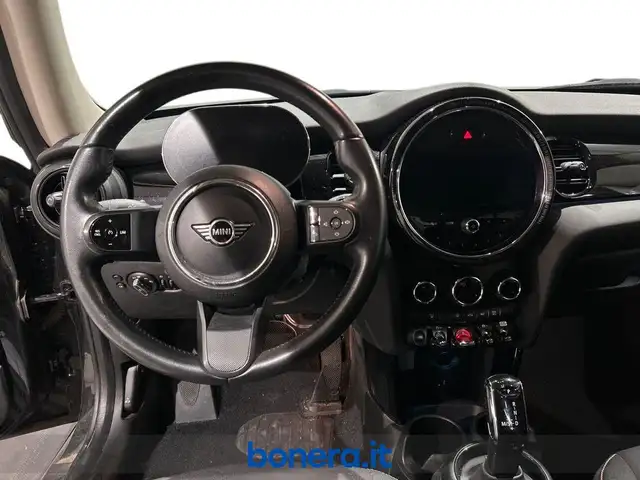 Mini Hatch view 15