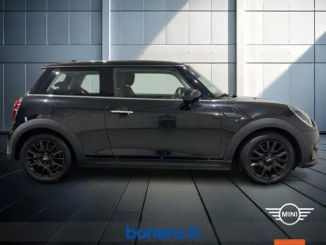 Mini Hatch view 5