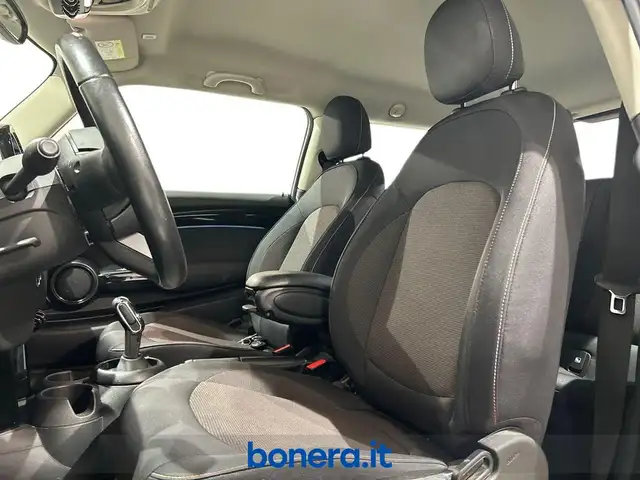 Mini Hatch view 14