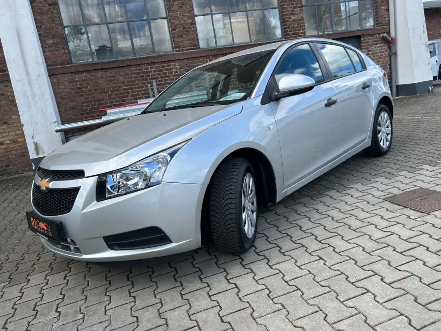 Chevrolet Cruze Hatchback LS*ORGINAL 25650KM* Silber - 1