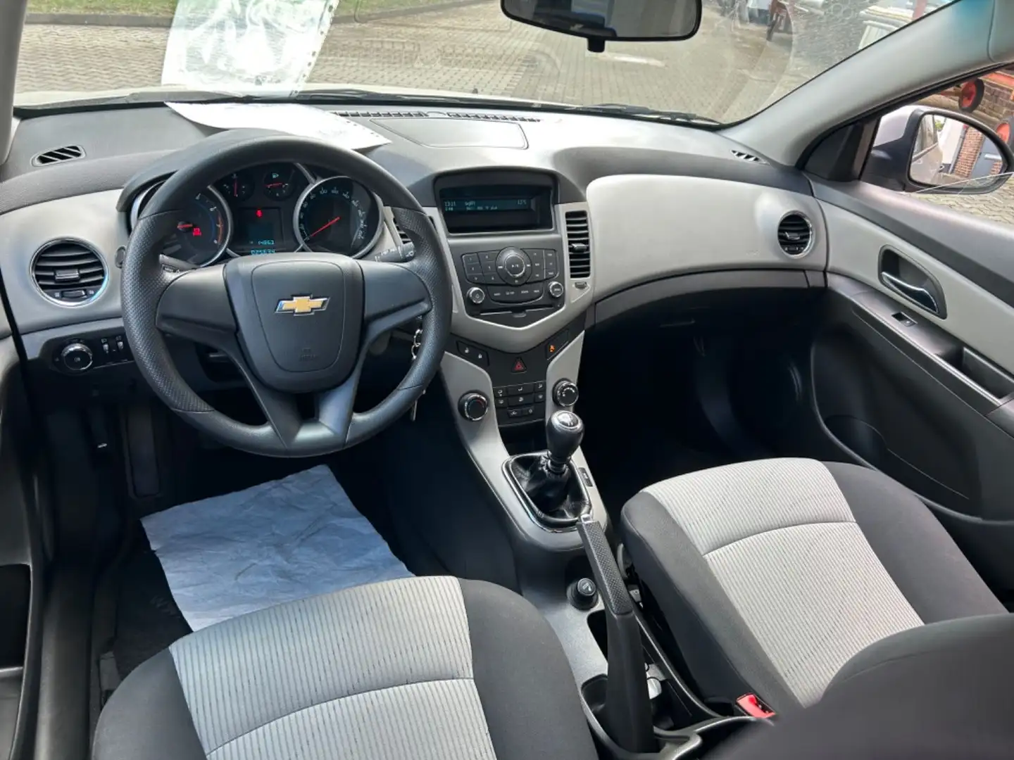 Chevrolet Cruze Hatchback LS*ORGINAL 25650KM* Silber - 2