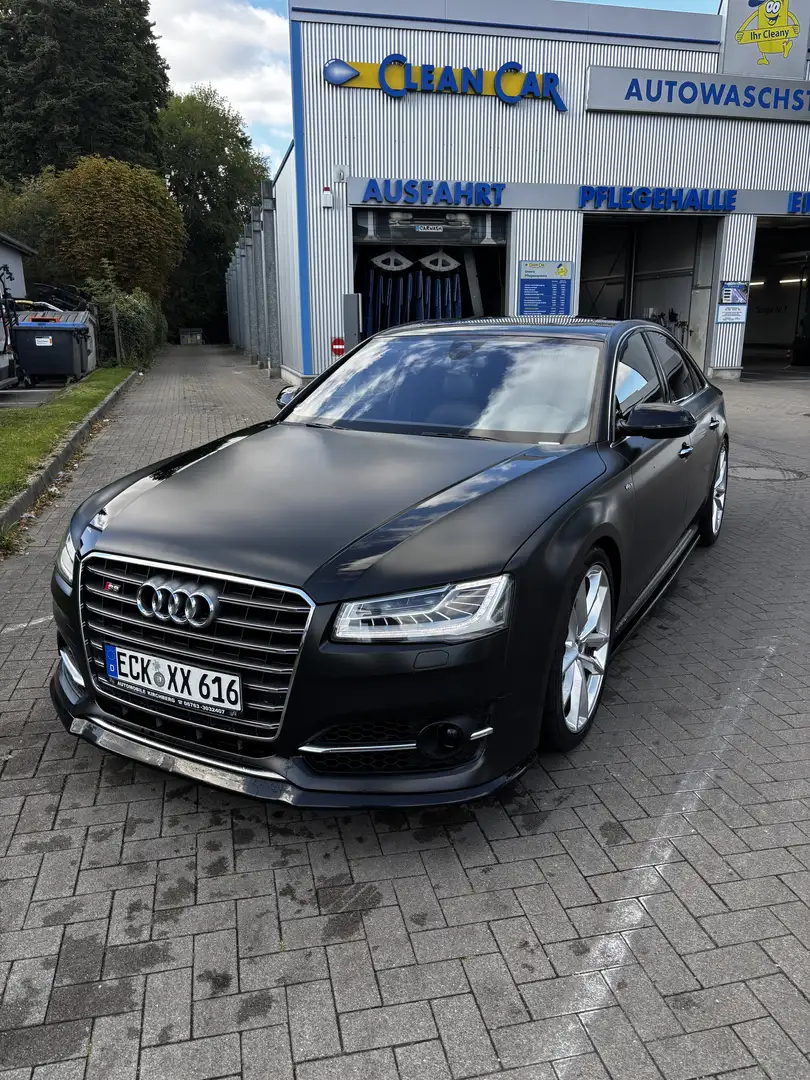 Audi S8 - 1