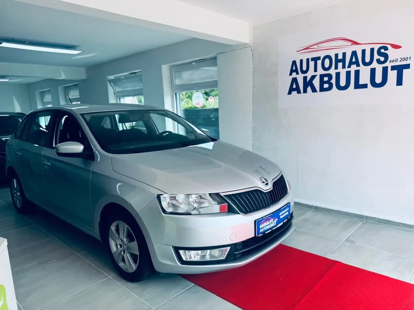 Skoda Rapid/Spaceback Ambition*Finanzierung+Garantie+Inspektion+Tüv* Grau - 1