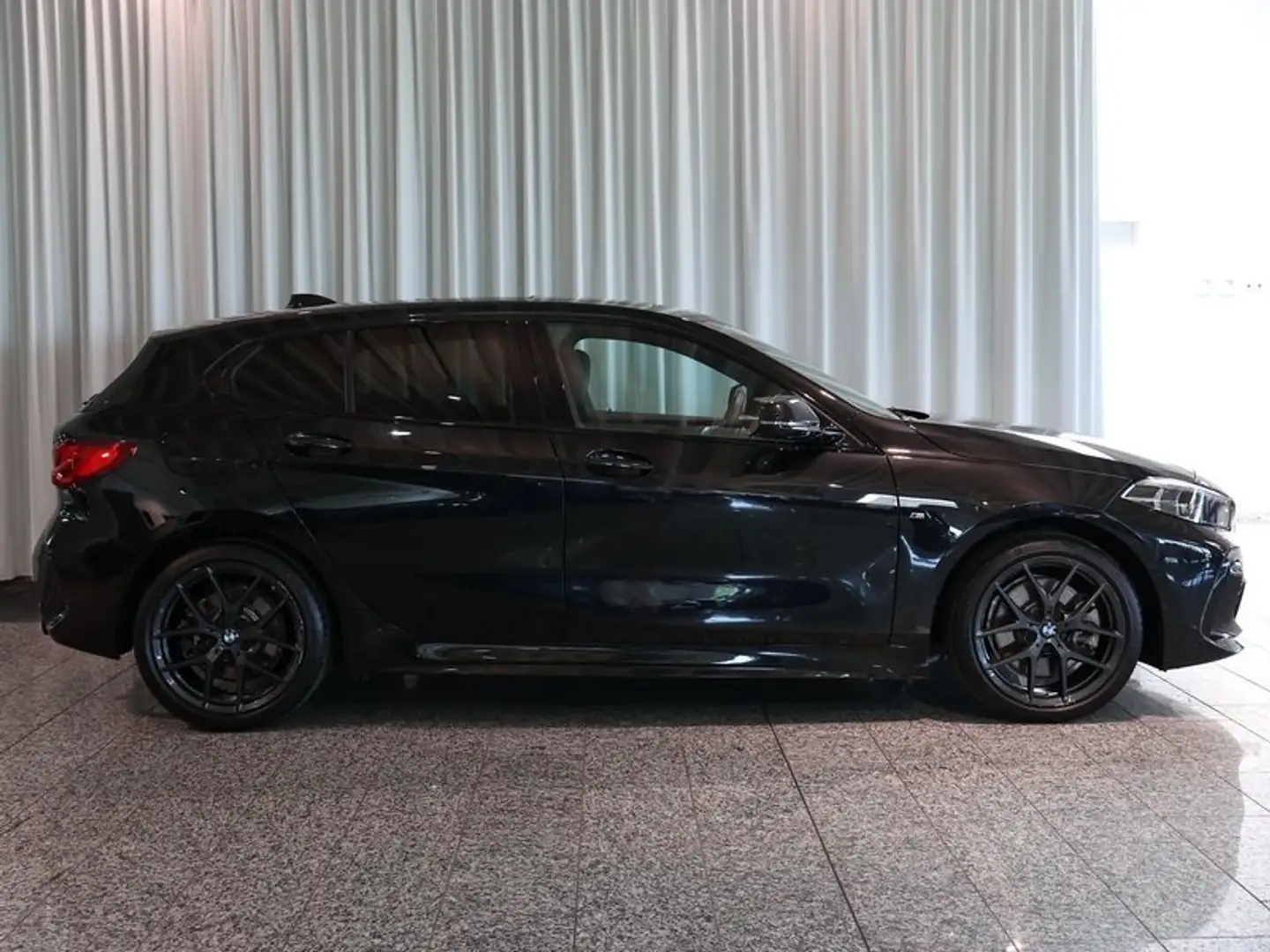 BMW 120 i M Sport Pano. LKHZ RFK 18Zoll HIFI Zwart - 2