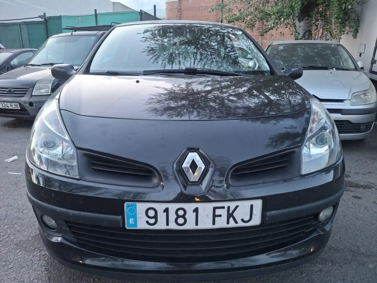 Renault Clio Pequeño Manual de 3 Puertas - 2