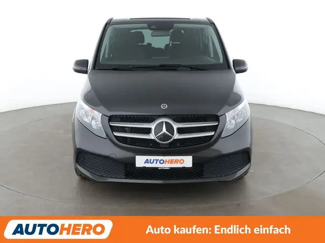 Mercedes-Benz V-Class view 9