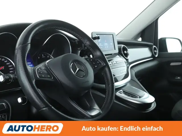 Mercedes-Benz V-Class view 11